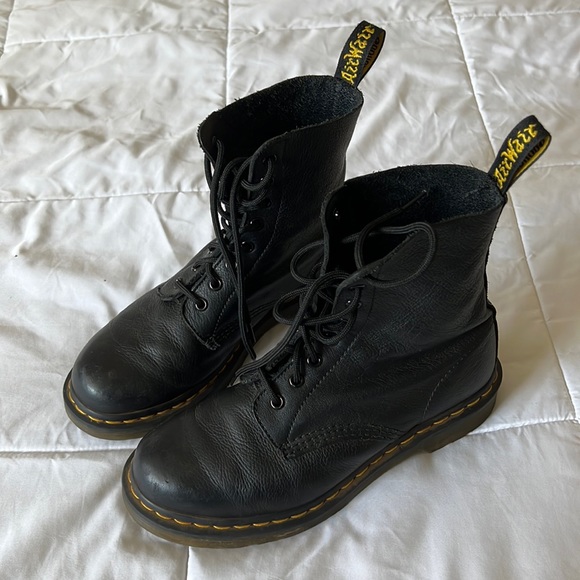 Dr. Martens Shoes - 1460 Pascal Virginia Leather Doc Martens